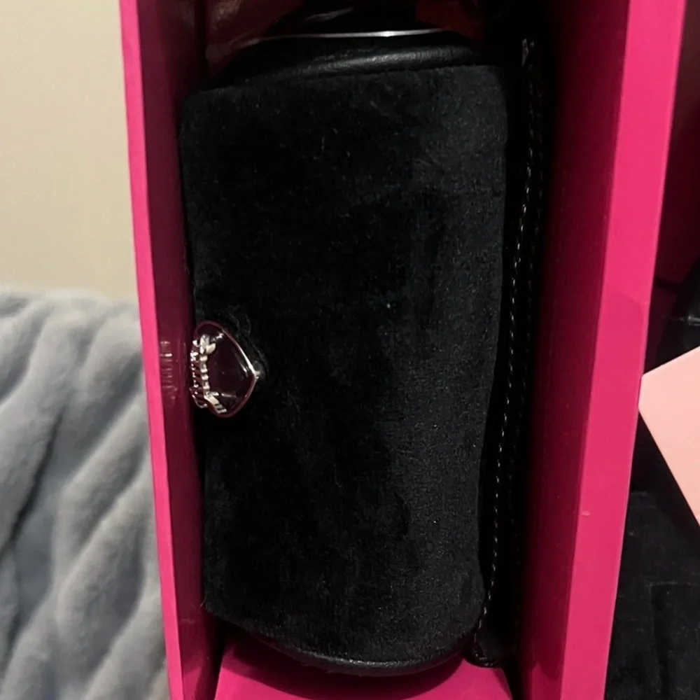 Juicy Couture Big Spender 3-Piece
Gift Box Set in velvet "Liquorice" colorway. - Picture 3 of 6